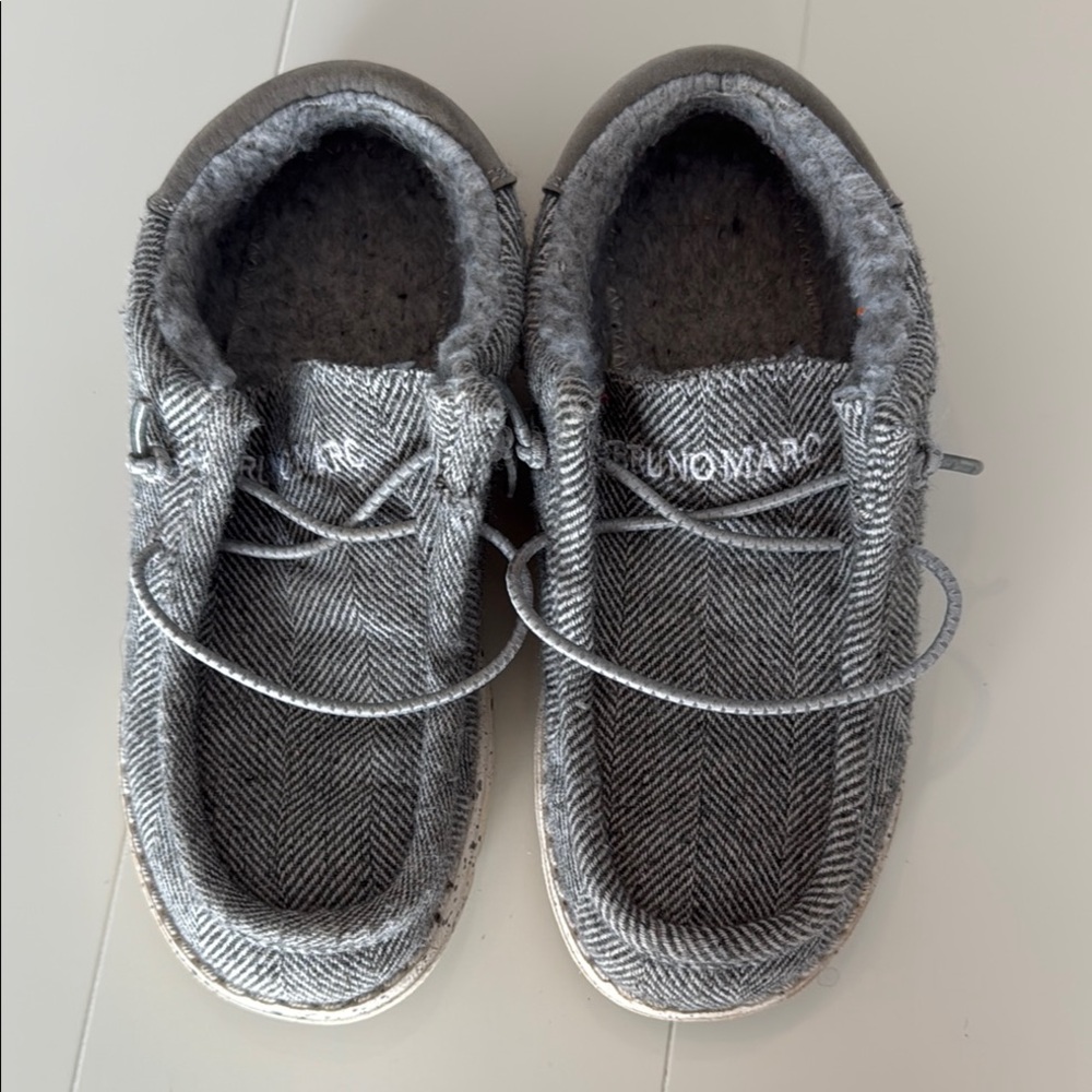 Cozy Gray Indoor Slippers with Soft Sole